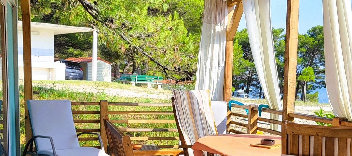Kamp Dole – Živogošće, Makarska rivijera – šljunčana plaža i borova šuma